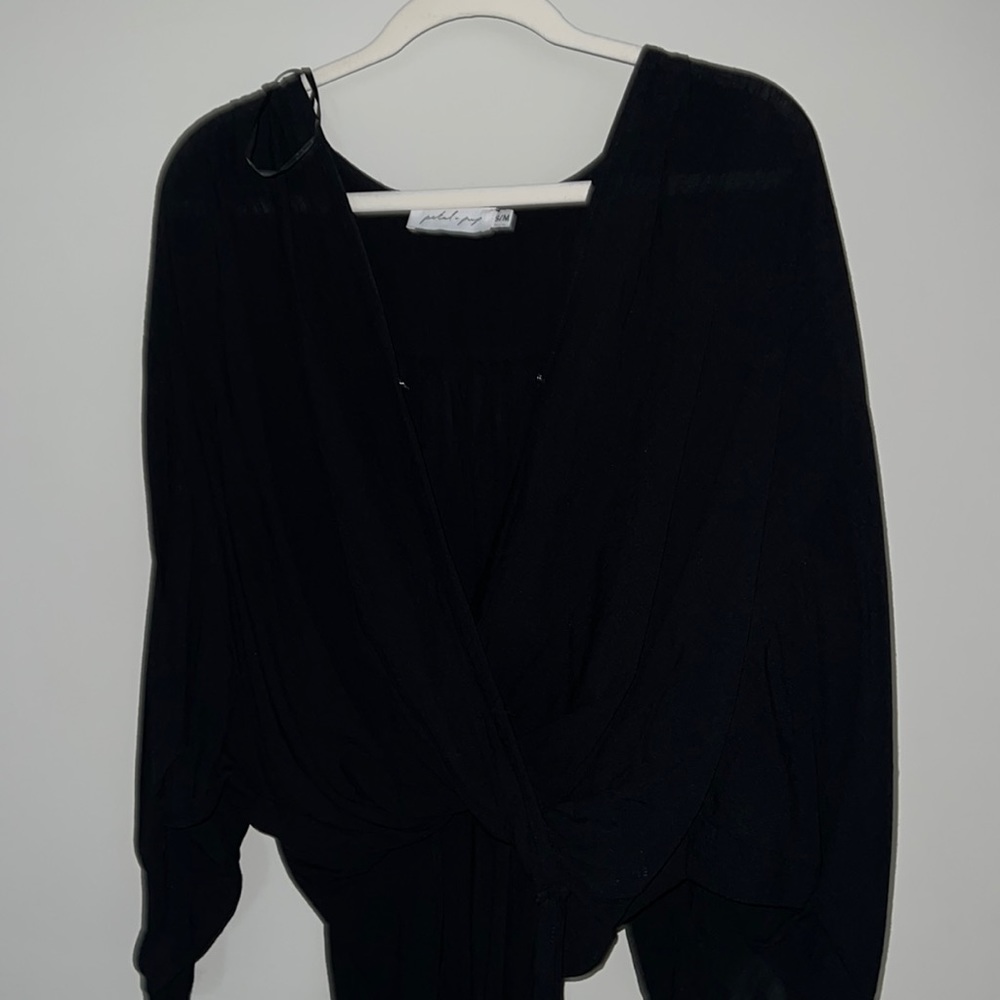 Black Vneck top